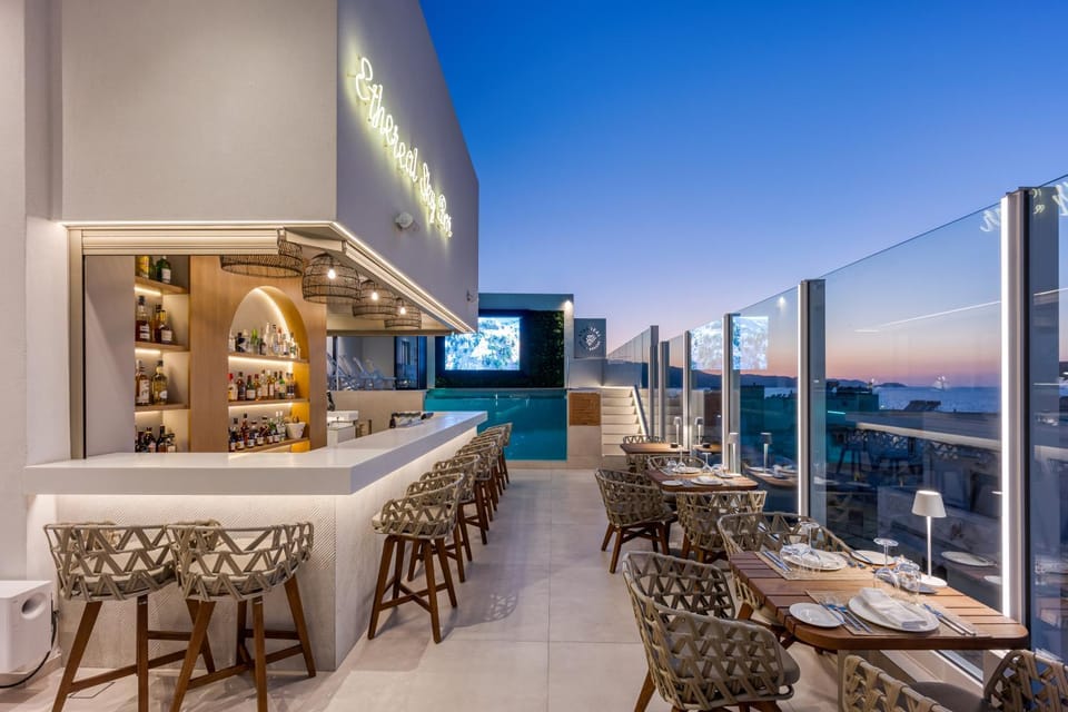 Restaurant/places to eat, Balcony/Terrace