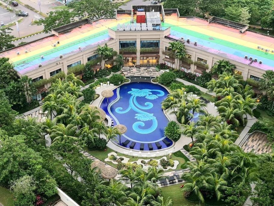 Luxury Private Cinema Experience - Free parking Apartment in Johor Bahru