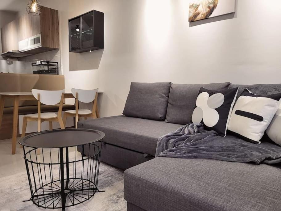 Luxury Private Cinema Experience - Free parking Apartment in Johor Bahru