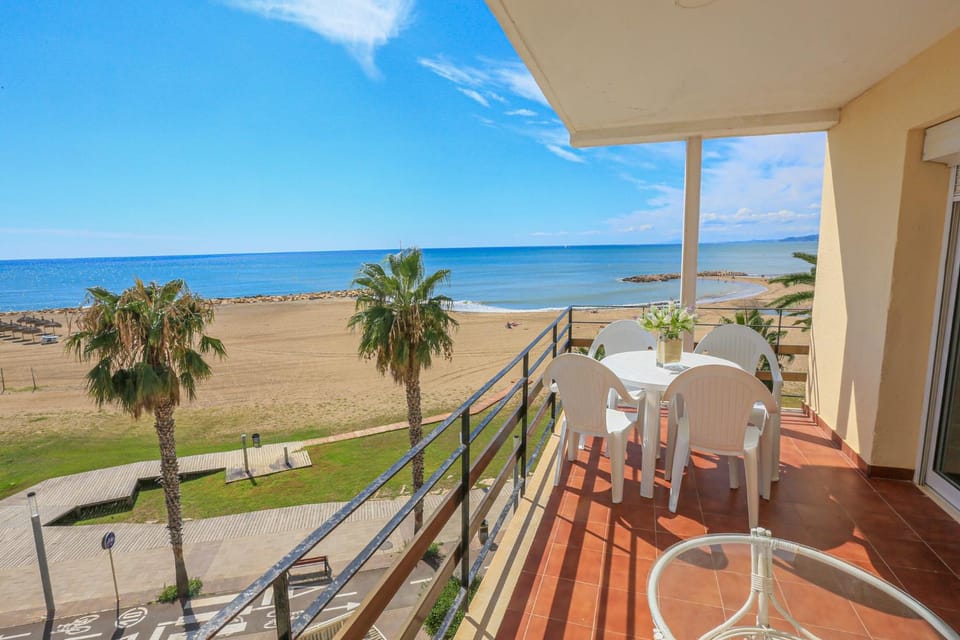 LITORAL COSTA DORADA - HORTA DEL MAR Only families Apartment in Cambrils