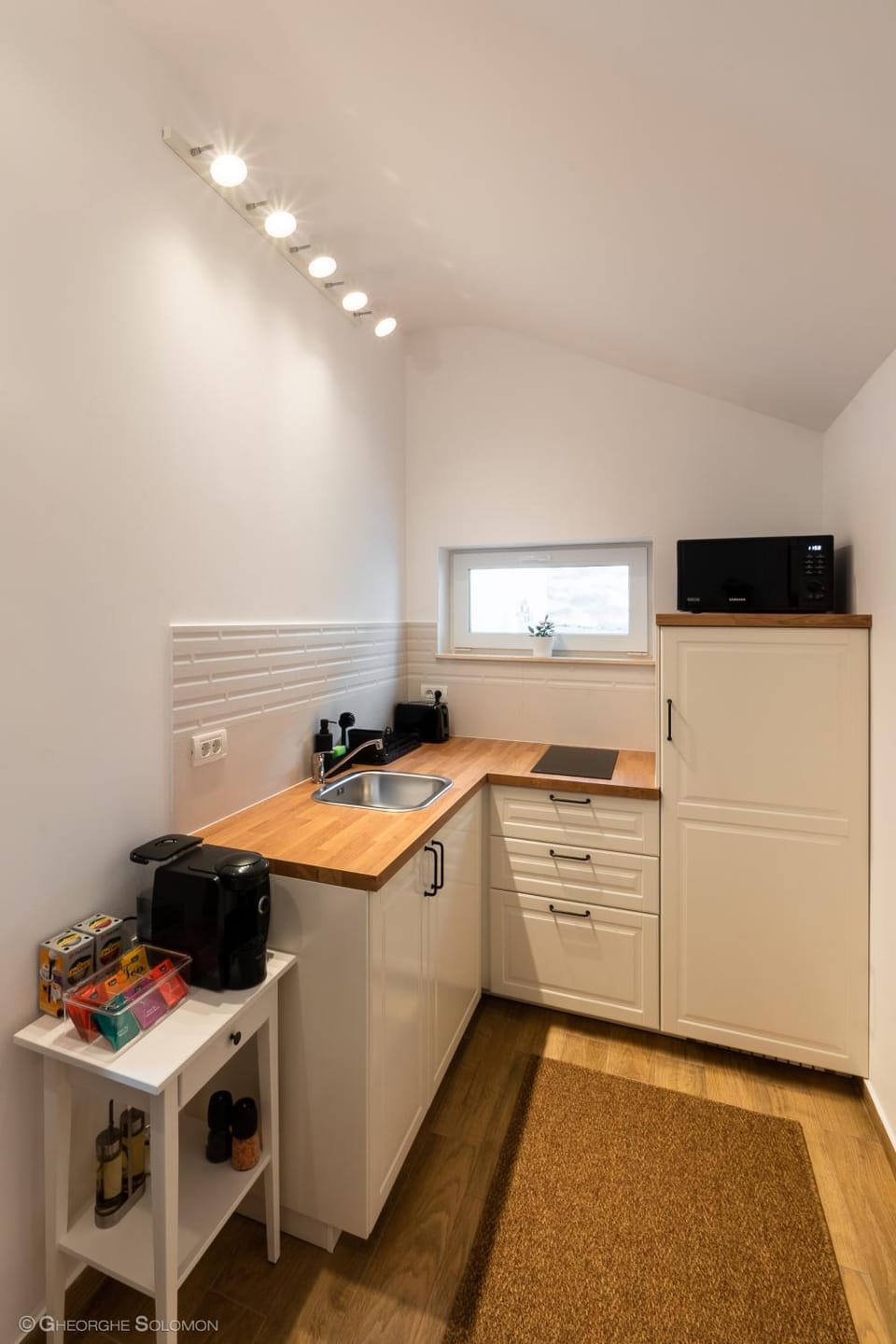 Coffee/tea facilities, minibar, stove, toaster, kitchen
