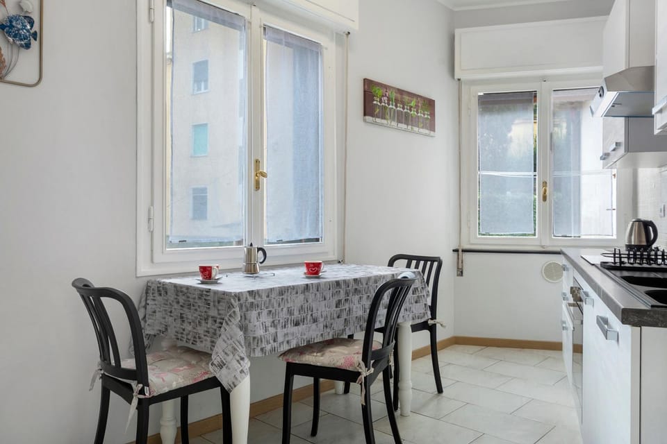 Property building, Kitchen or kitchenette, Living room