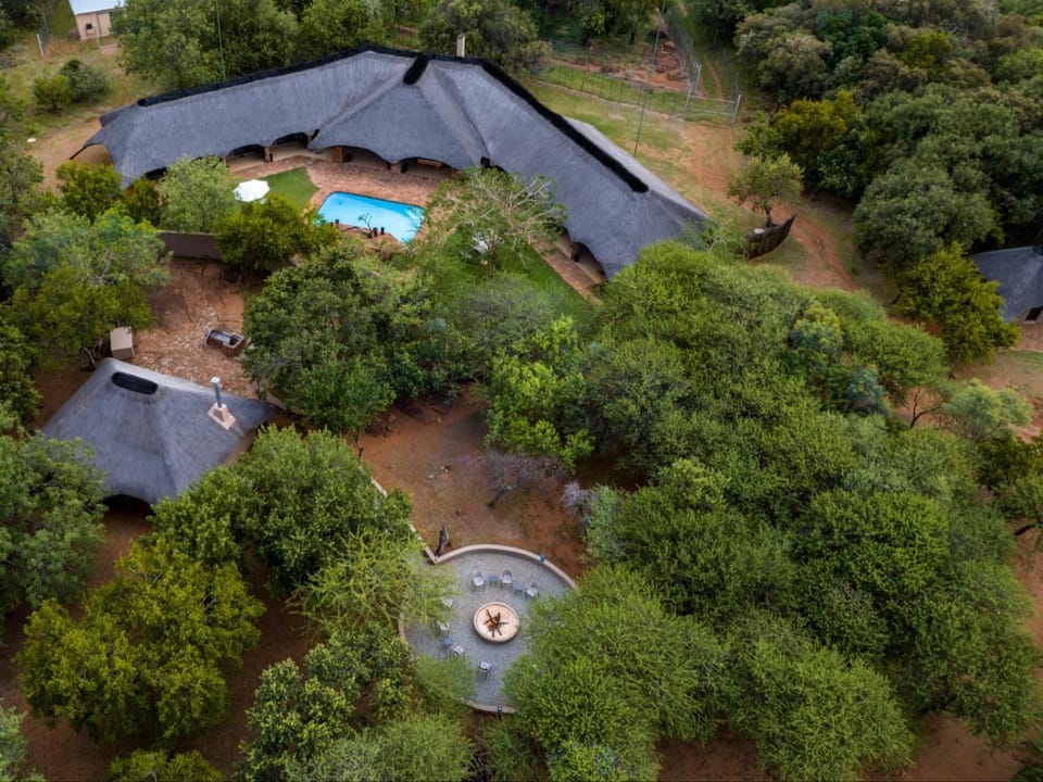 Property building, Natural landscape, Bird's eye view, Garden, Pool view, Swimming pool