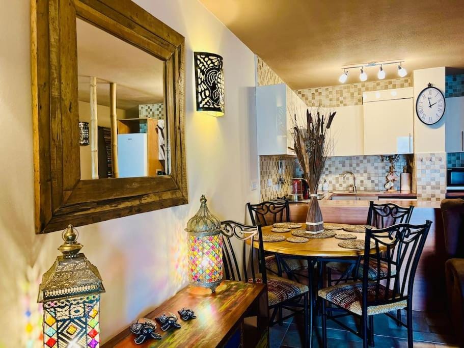 Kitchen or kitchenette, Living room, Dining area