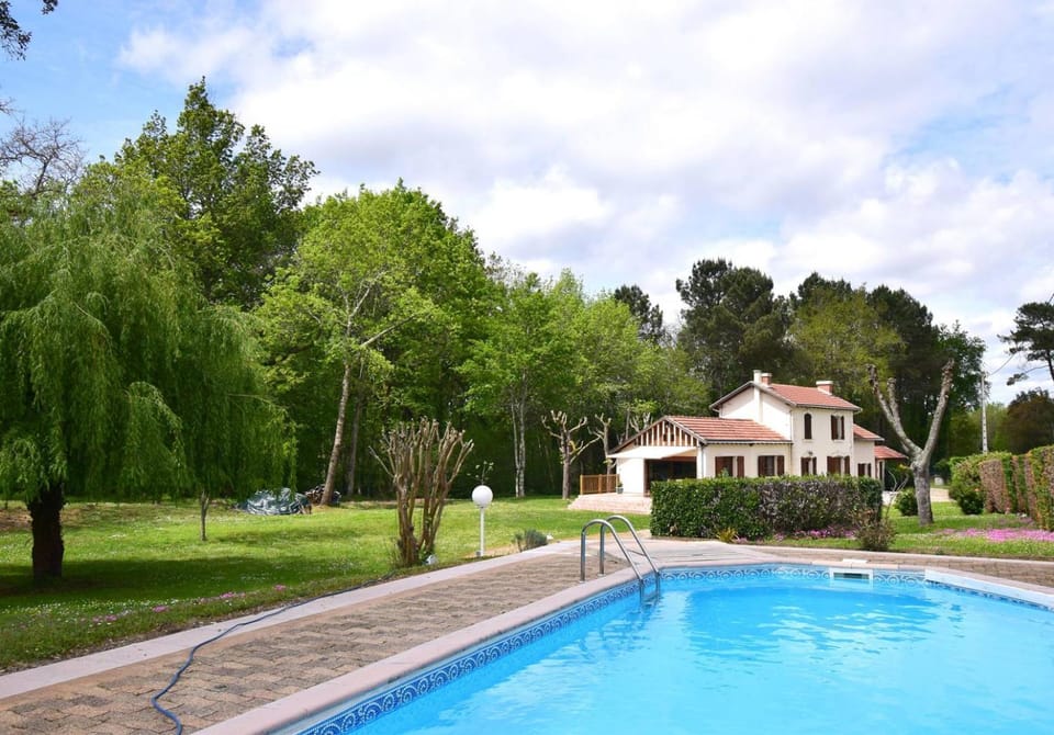 Property building, Garden, Garden view, Pool view, Swimming pool