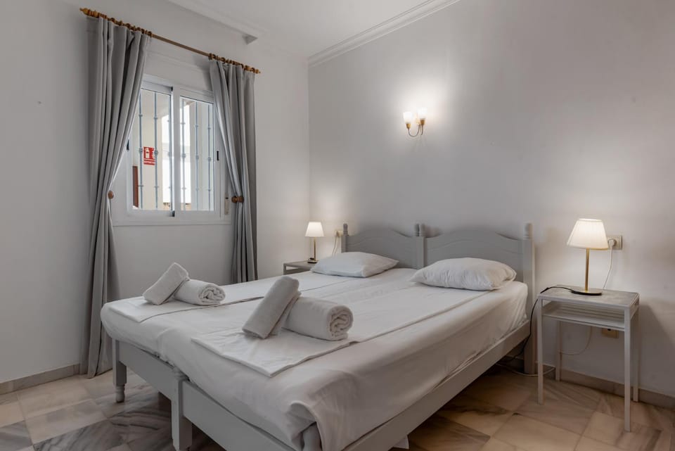 Bed, Other, Photo of the whole room, Bedroom, towels