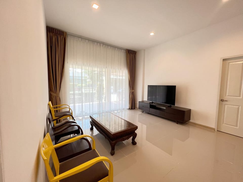 Communal lounge/ TV room, Communal lounge/ TV room, TV and multimedia, Living room, Seating area