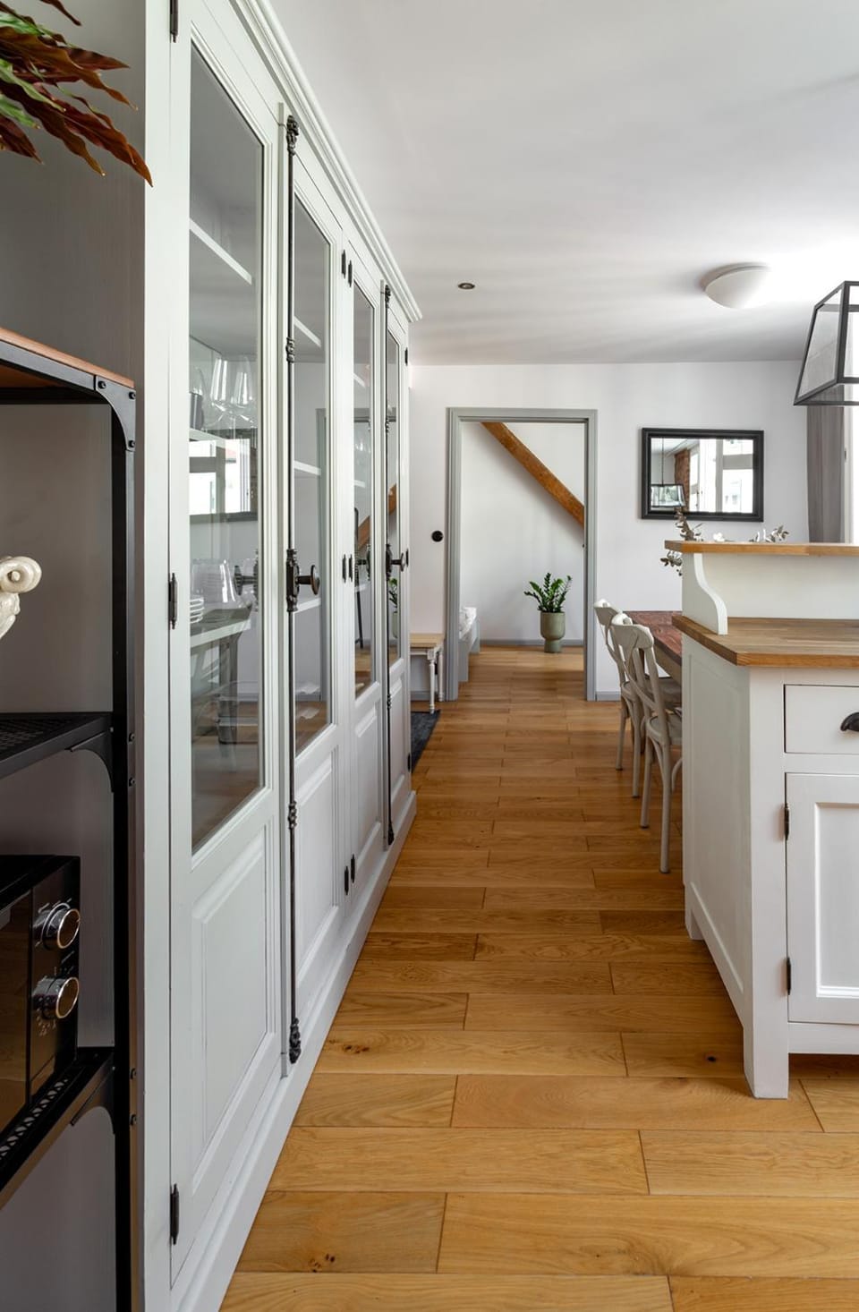 Living room, Dining area, hair dresser, kitchen