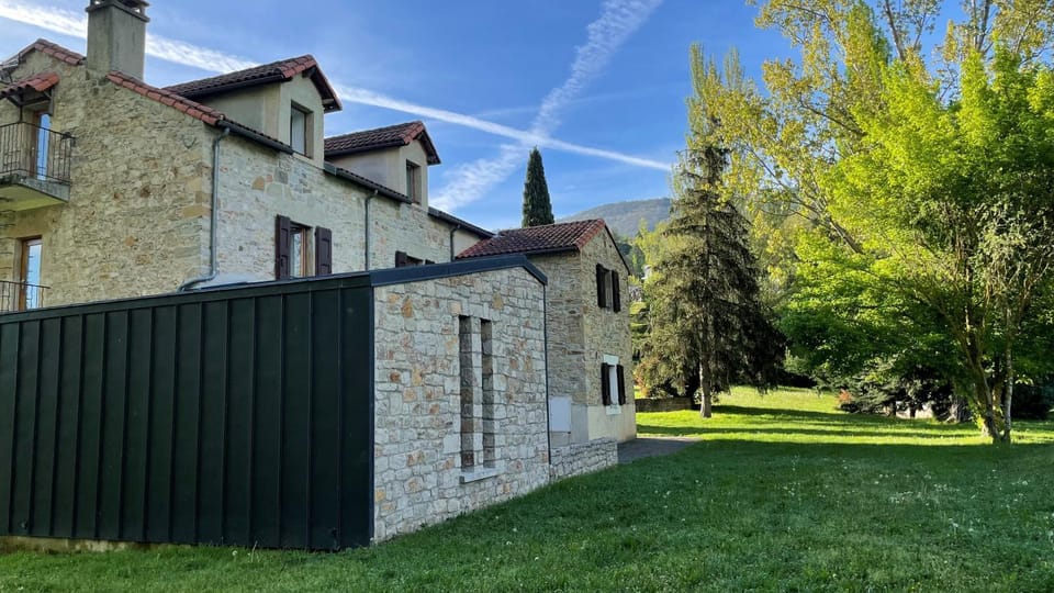 Property building, Garden, Garden view