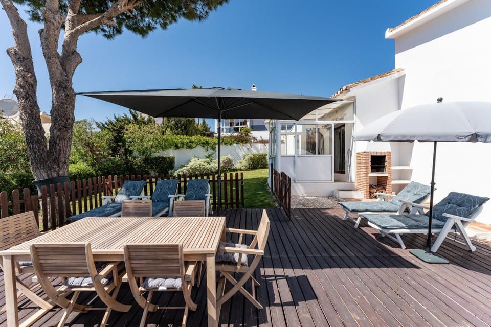 Property building, Balcony/Terrace, Living room