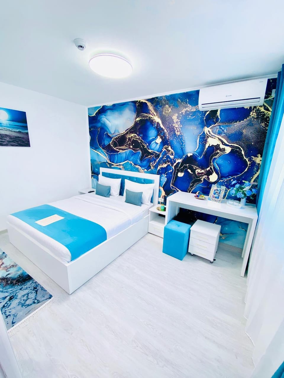 Bedroom, air conditioner