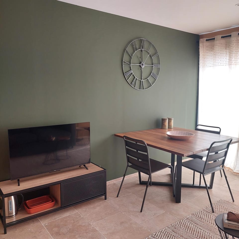 TV and multimedia, Dining area