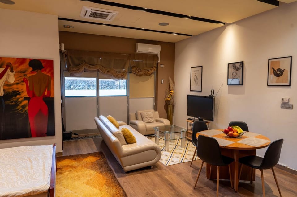 Communal lounge/ TV room, TV and multimedia, Evening entertainment