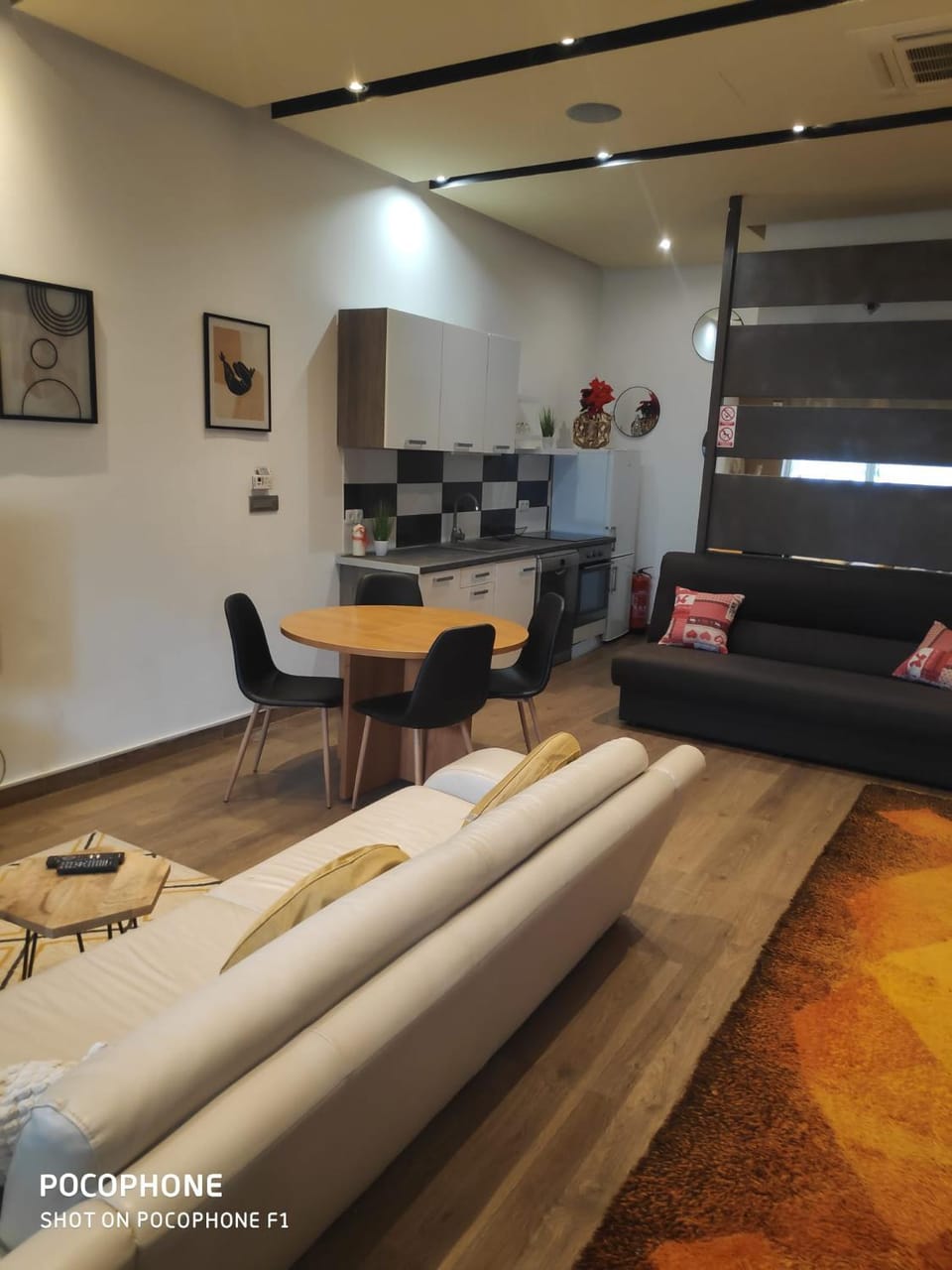 Seating area, Dining area, kitchen