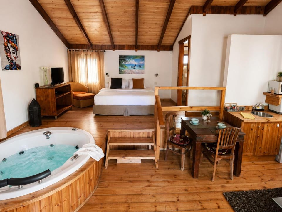 Hot Tub, Bedroom