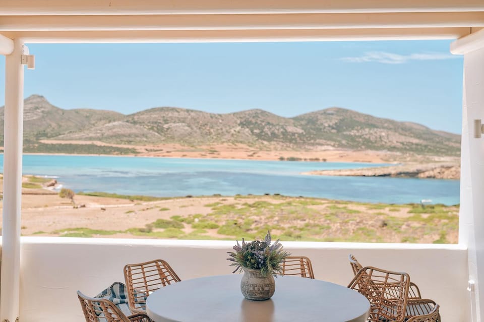 Patio, Nearby landmark, Day, Natural landscape, View (from property/room), Balcony/Terrace, Dining area, Beach, Mountain view, Sea view