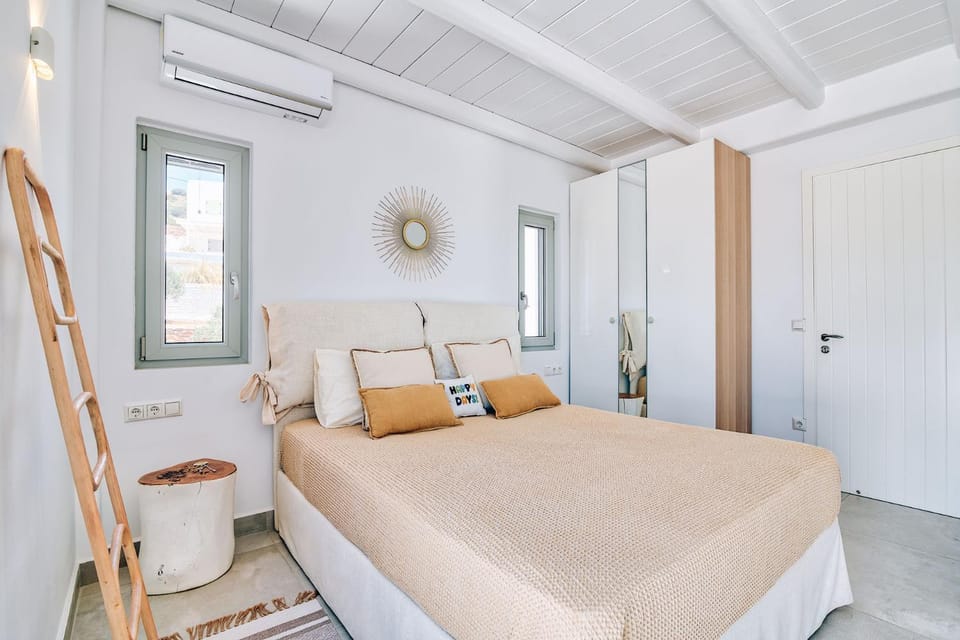 Bed, Photo of the whole room, Bedroom, wardrobe, air conditioner