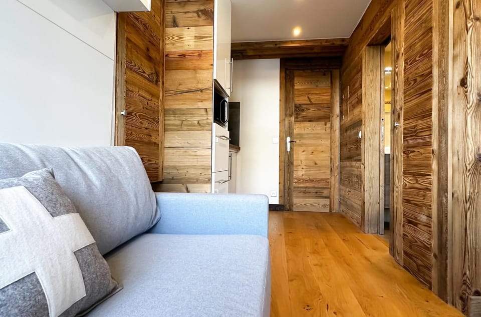 Bed, Photo of the whole room, Seating area, Bedroom, wardrobe