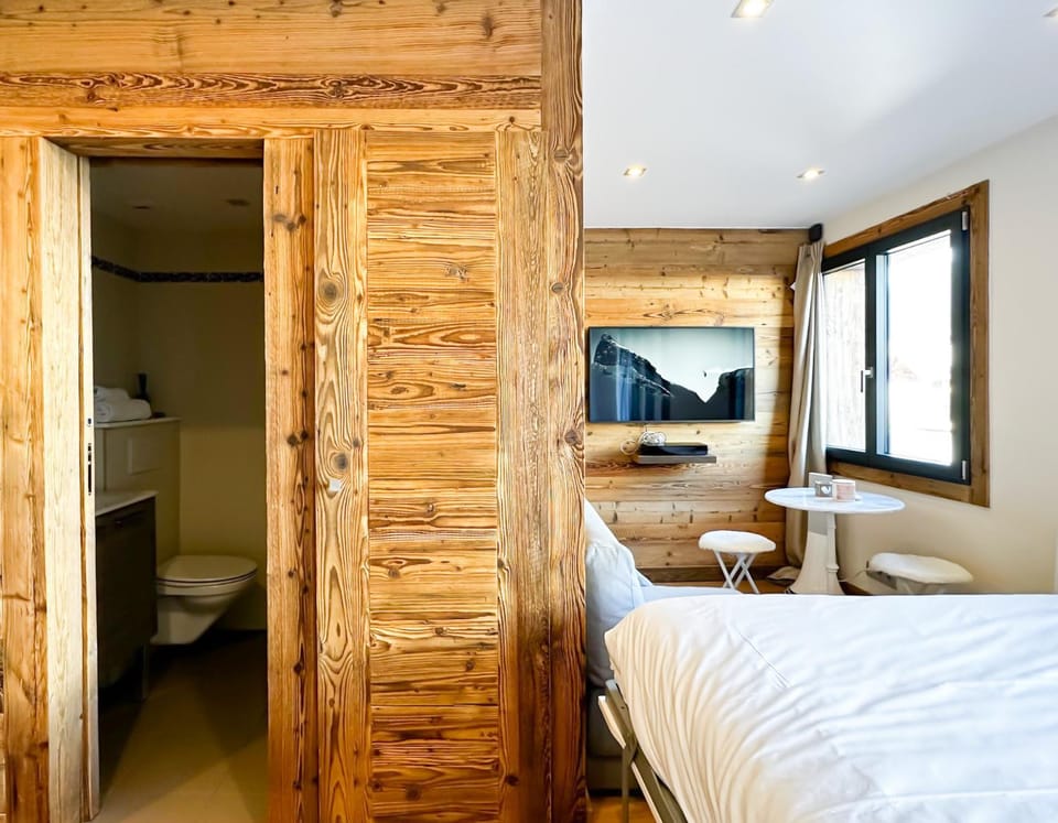 Bed, Bathroom, Photo of the whole room, Bedroom, towels