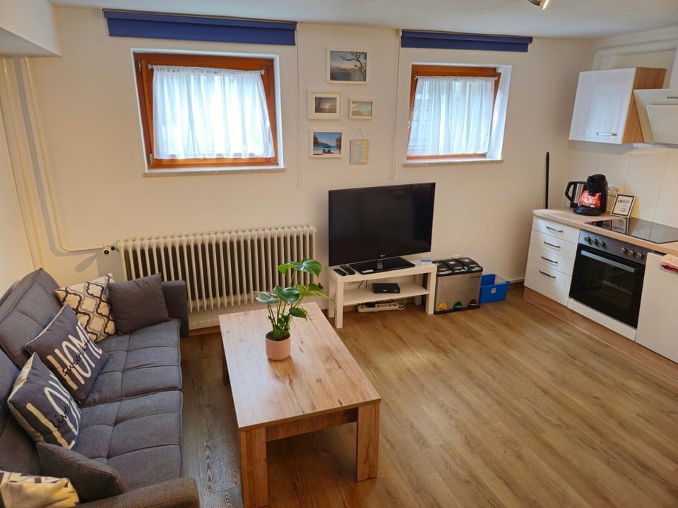 Ruhige, modern eingerichtete 2 Zimmer Wohnung im Untergeschoss eines Zweifamilienhauses Apartment in Baden-Württemberg