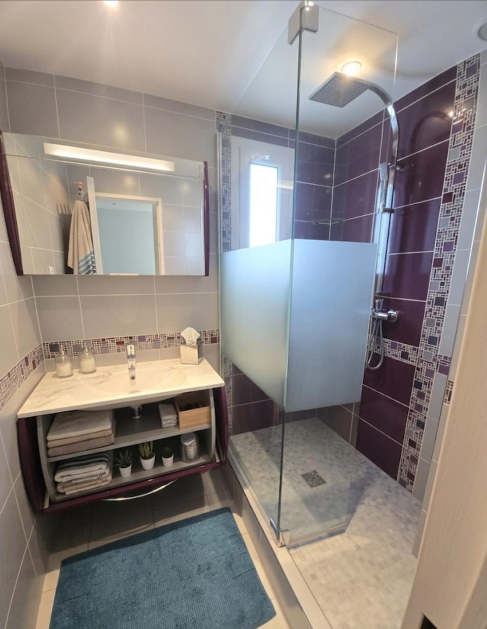 Shower, Bathroom, towels