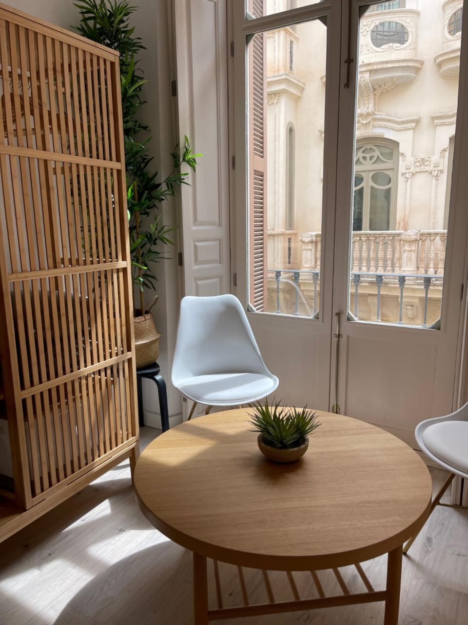 Seating area, Dining area