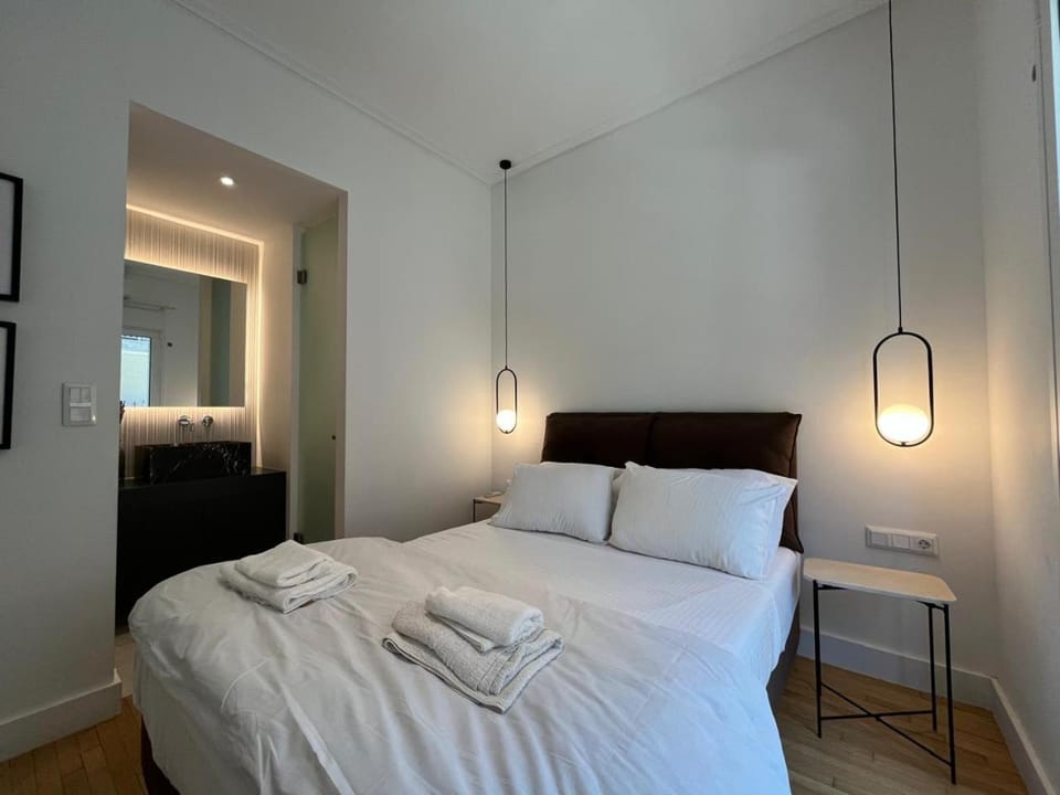 Elegant Two Bedroom Apartment a few steps from Plaka Apartment in Athens