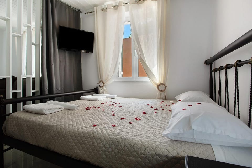 Living room, Bedroom