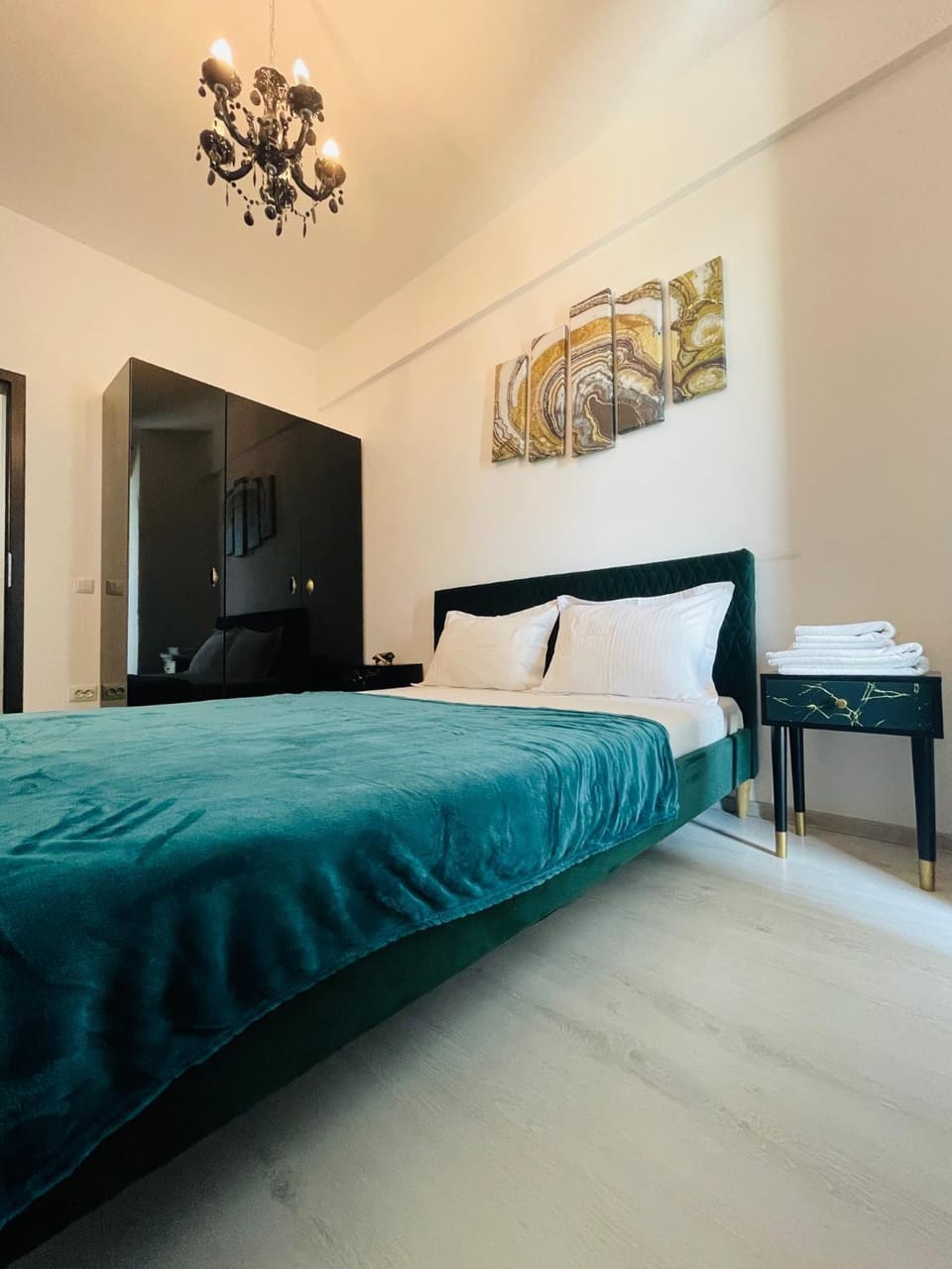 Communal lounge/ TV room, Bed, TV and multimedia, Bedroom