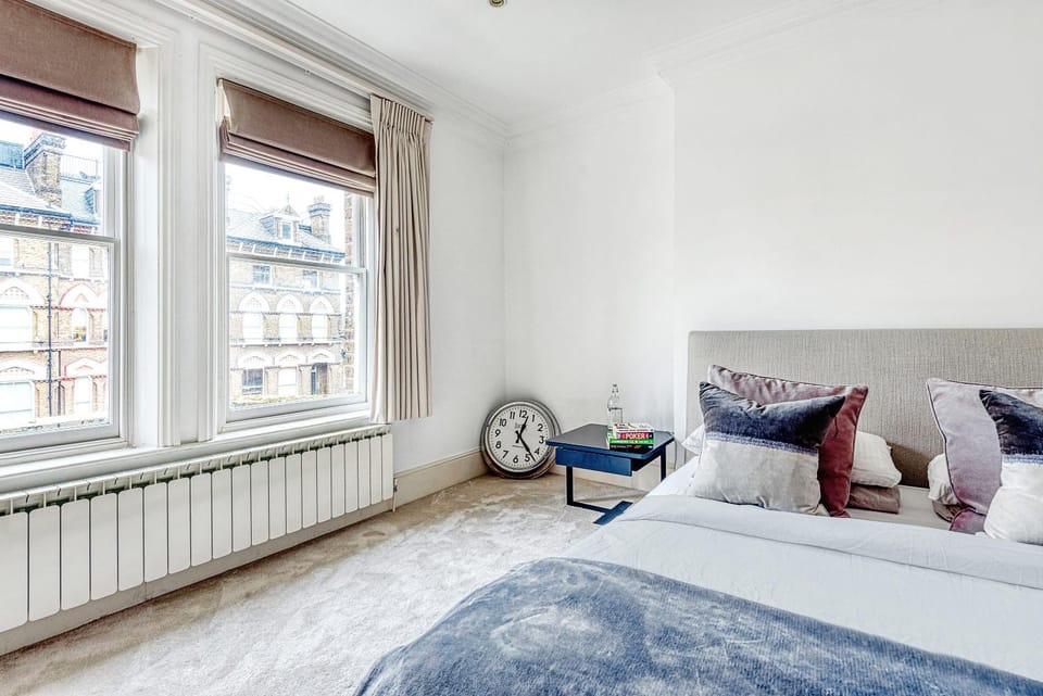 The King of Spades Apartment in London Borough of Camden