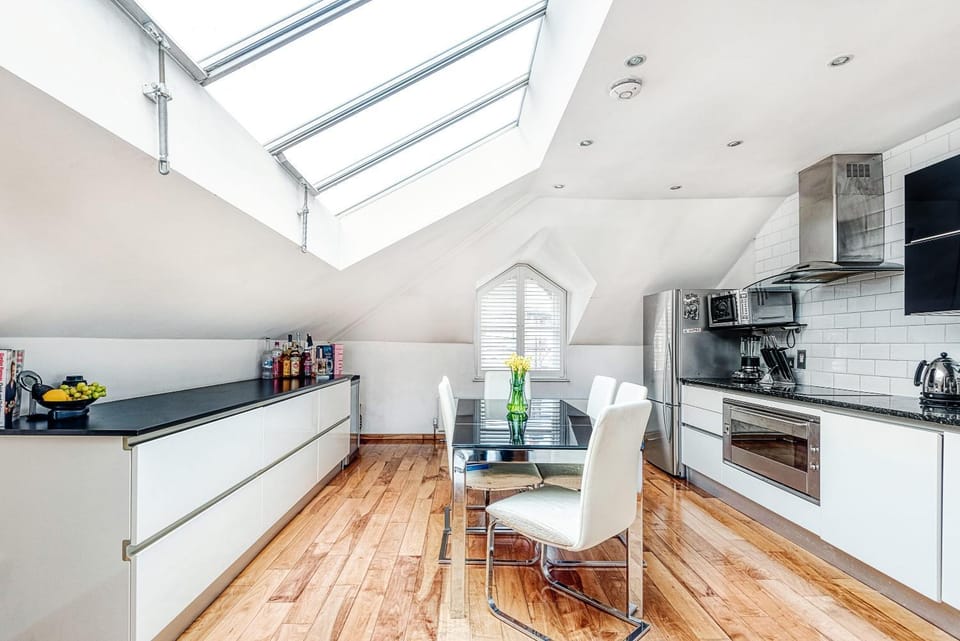 The King of Spades Apartment in London Borough of Camden
