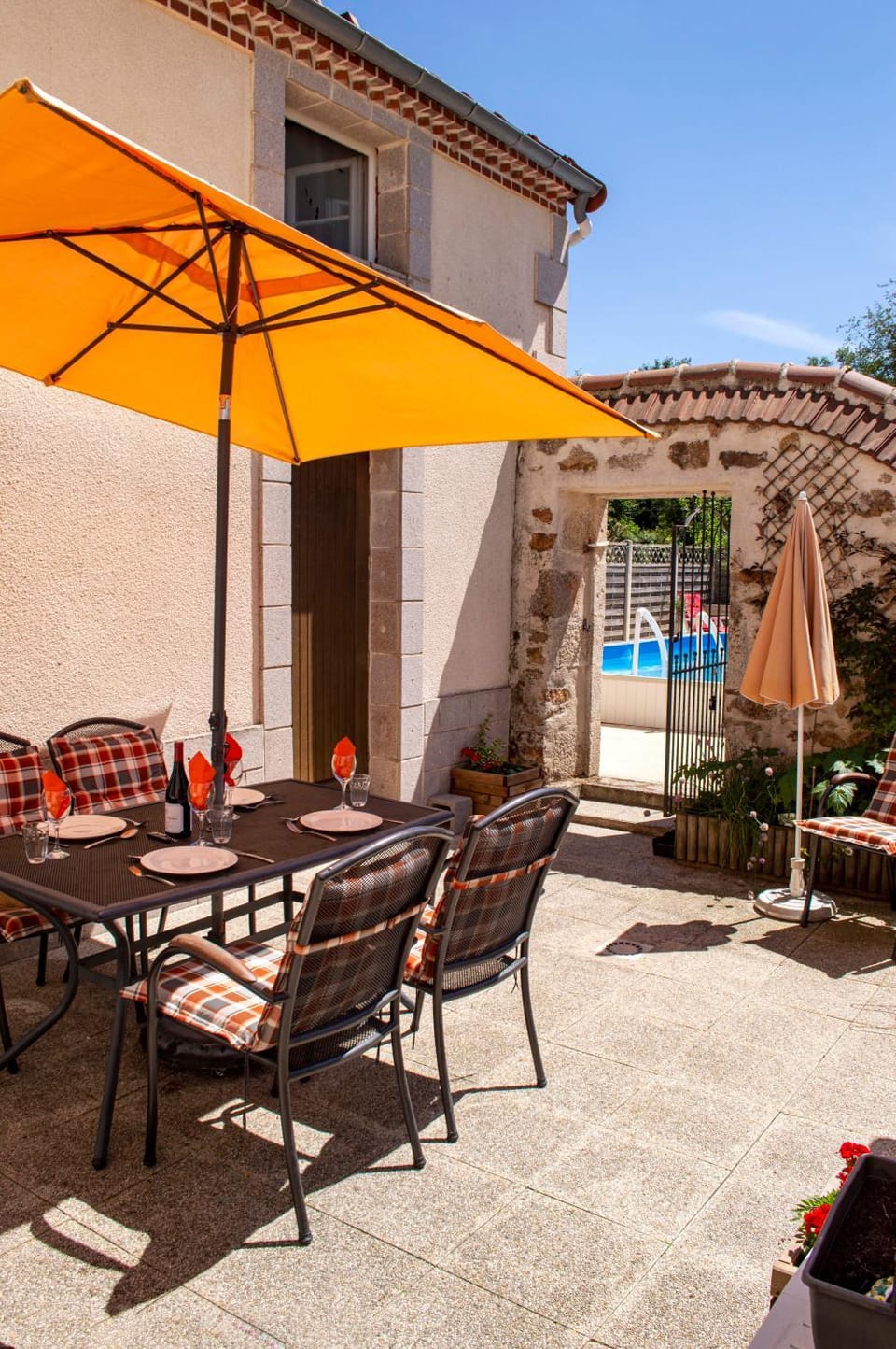Patio, Day, Seating area