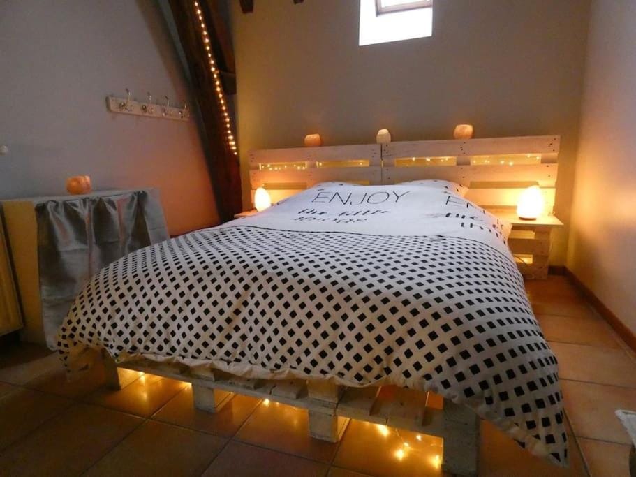 Bed, Photo of the whole room, Bedroom