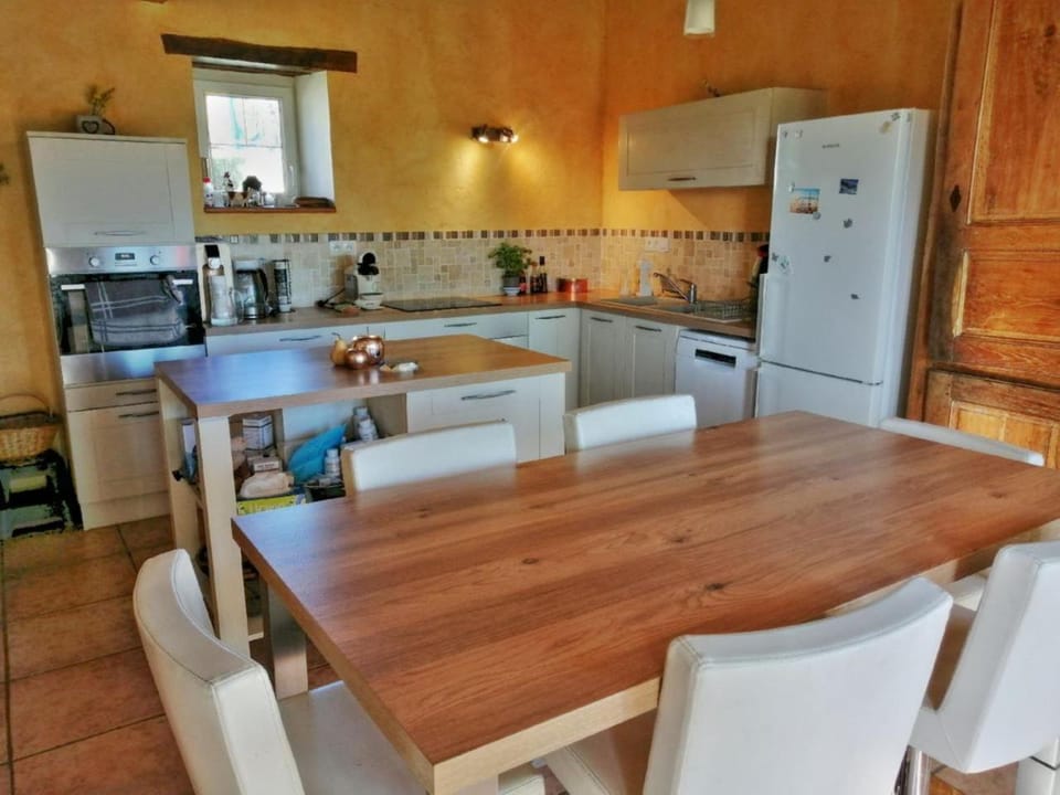 Kitchen or kitchenette, dishwasher, oven, stove