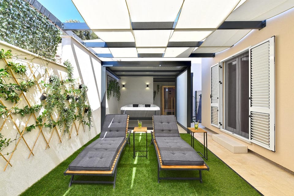Garden, sunbed