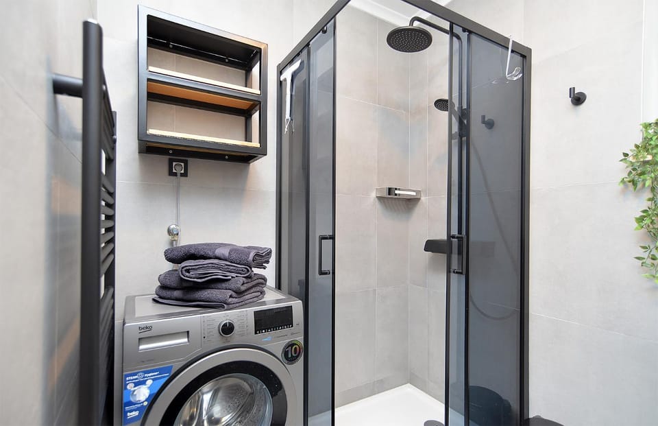 Shower, Bathroom, washing machine