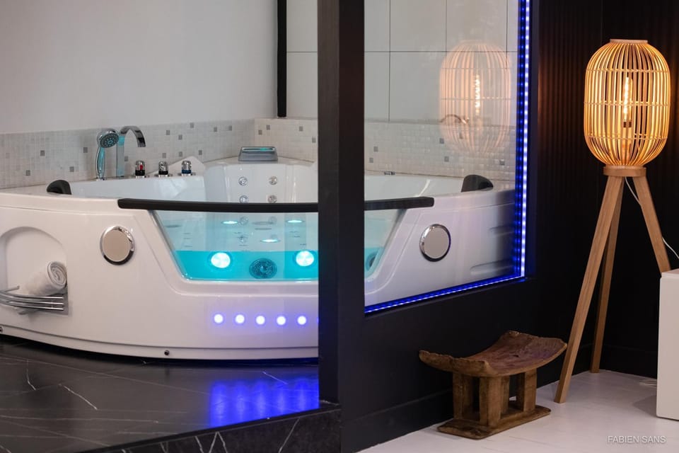 Hot Tub, Bath
