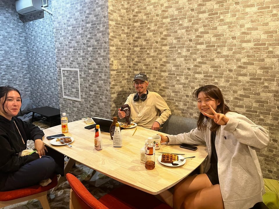 Food and drinks, group of guests