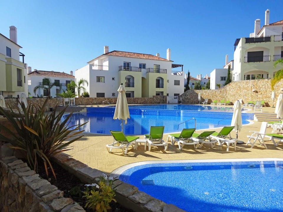 Property building, Pool view, Swimming pool, Swimming pool, sunbed