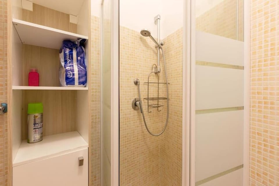 Shower, Bathroom, towels