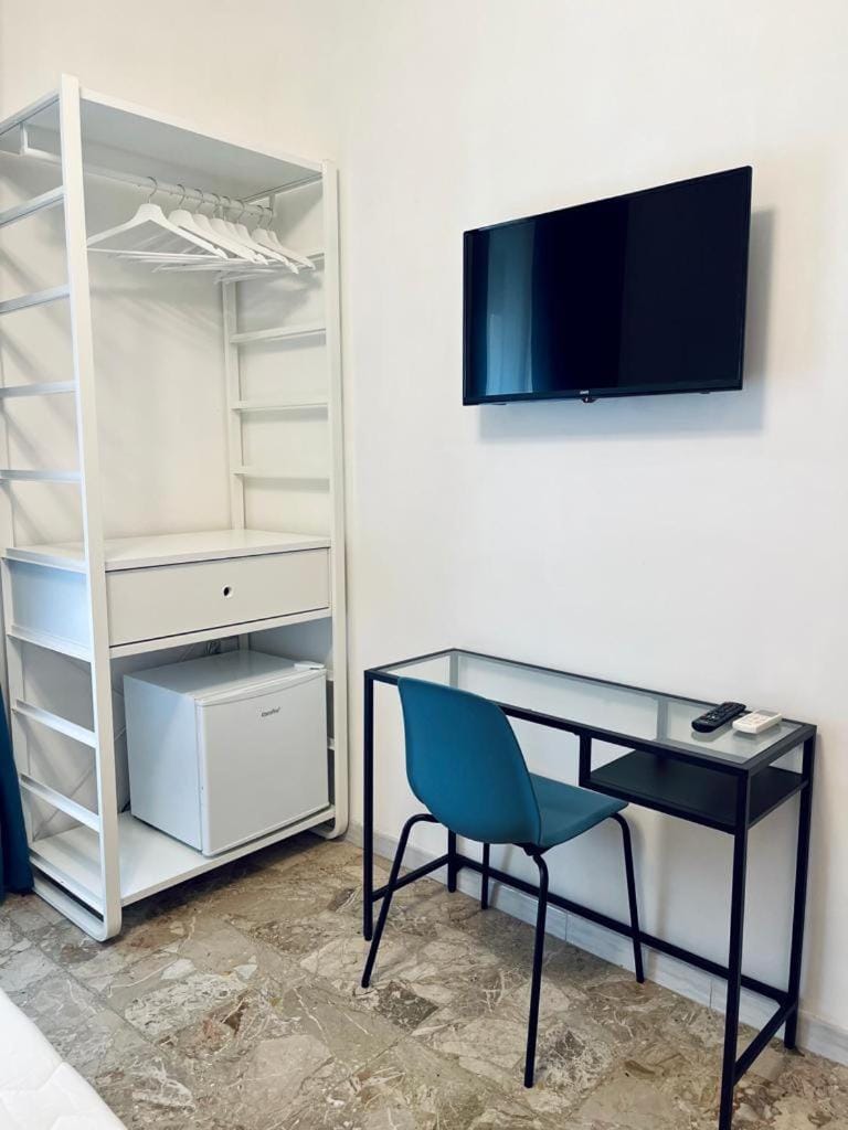 TV and multimedia, Photo of the whole room, Bedroom, hair dresser, wardrobe