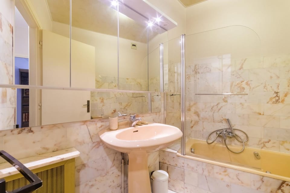 Bathroom, Living room