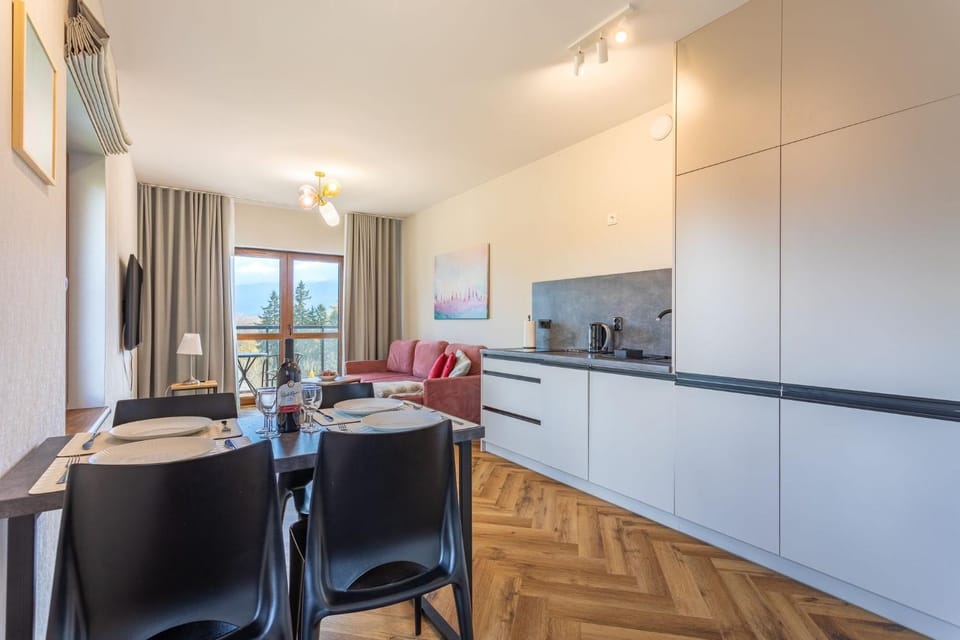 Kitchen or kitchenette, Living room, Seating area, Dining area