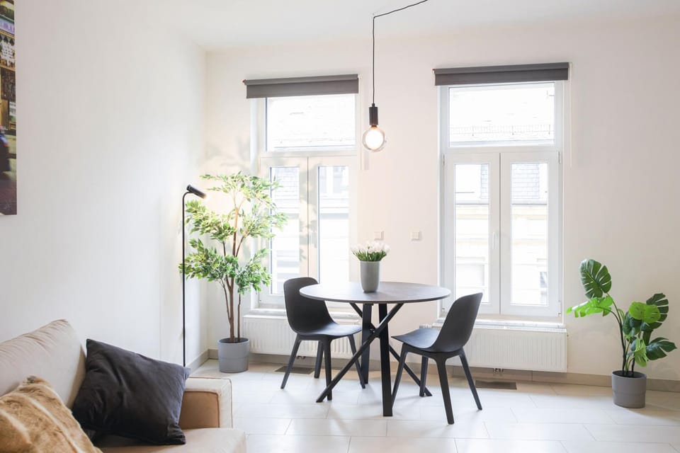 Seating area, Dining area