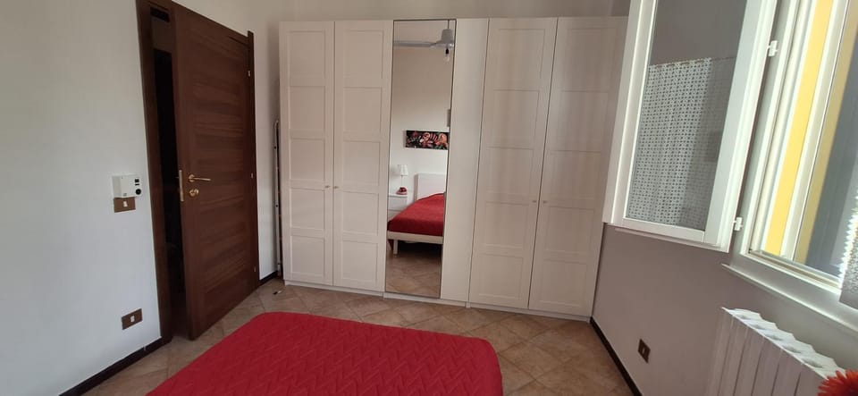 Photo of the whole room, wardrobe