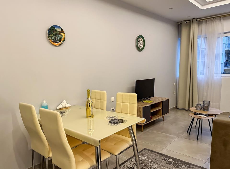 Contemporary & Spacious Renovated Apartment, DT Syntagma, /Touristic Area Apartment in Athens