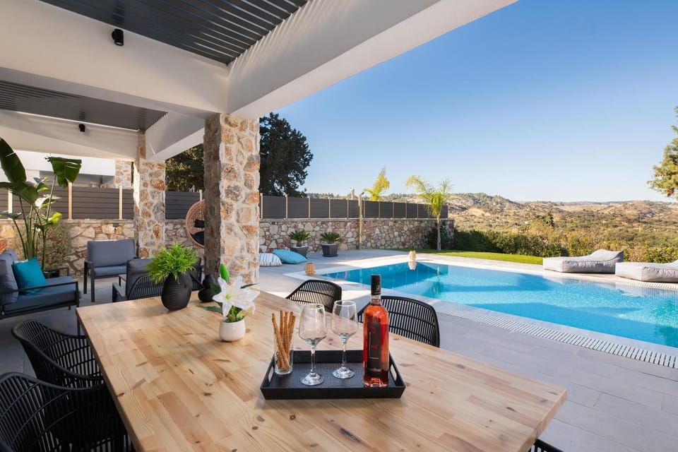 Balcony/Terrace, Dining area, Swimming pool