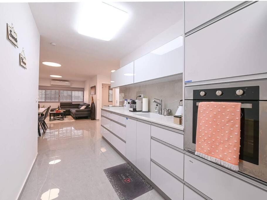 Kitchen or kitchenette, oven