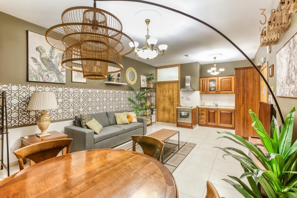 Kitchen or kitchenette, Living room, Seating area, Dining area
