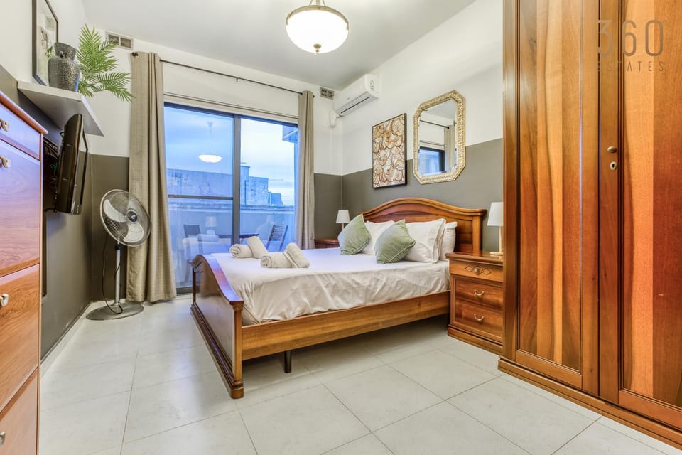 Bed, TV and multimedia, Kitchen or kitchenette, Photo of the whole room, Bedroom, towels, wardrobe